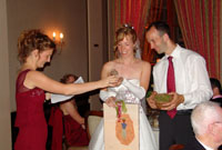 Kathrin und Dirk schenken Knete